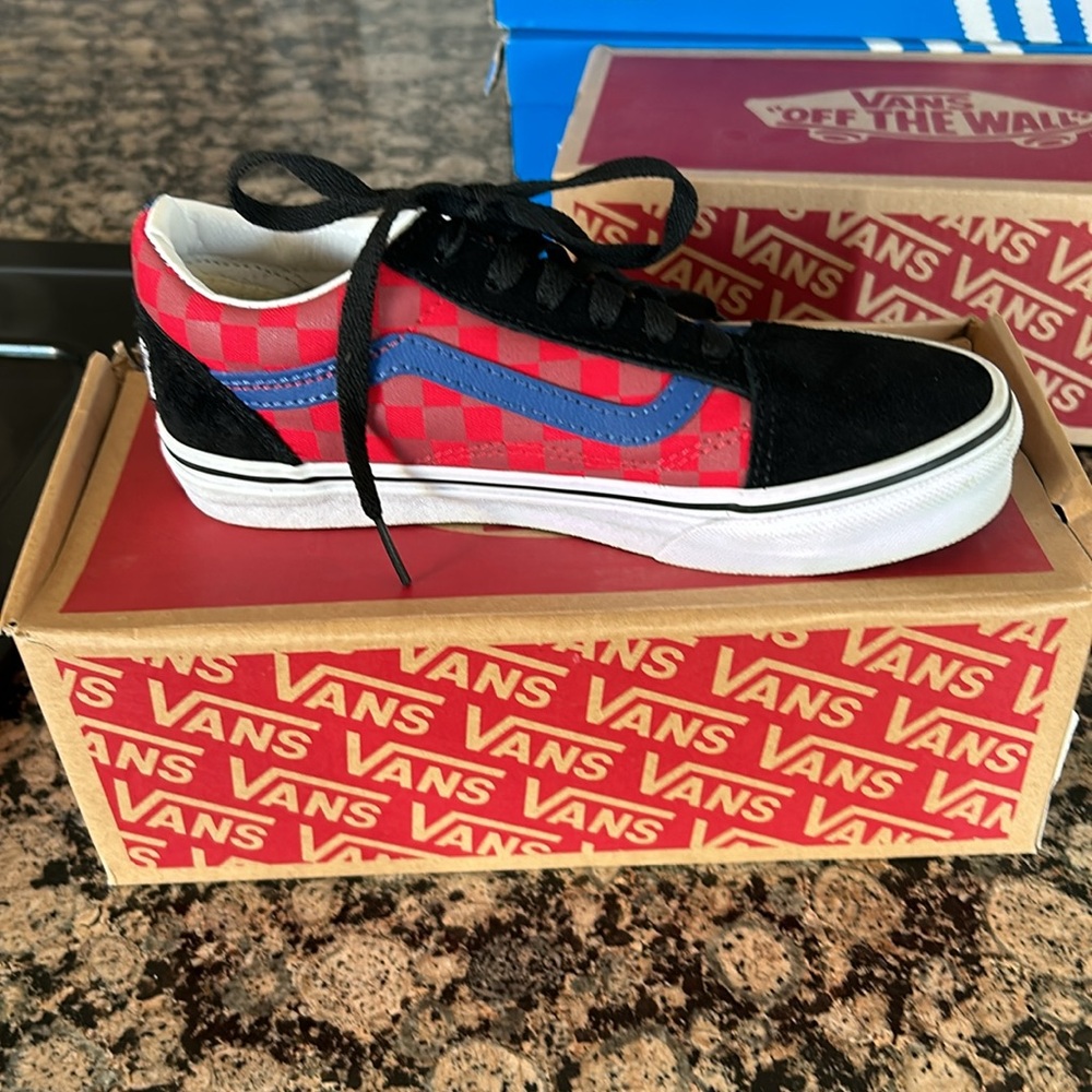 Colorful Vans - Picture 3 of 3